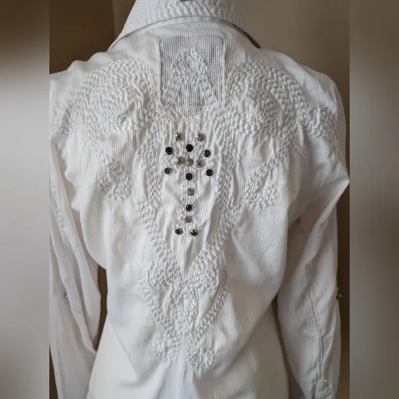 Roar White Button-Up Rhinestone Women's Shirt - Picture 8 of 16
